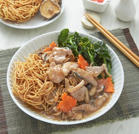 บะหมี่กรอบราดหน้าเป็ดหมัก